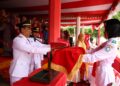 Penyerahan Bendera Merah Putih oleh Bupati Aceh Selatan kepada Pembawa Baki, Foto : Purna Paskibraka Indonesia (PPI) Aceh  Selatan