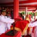 Penyerahan Bendera Merah Putih oleh Bupati Aceh Selatan kepada Pembawa Baki, Foto : Purna Paskibraka Indonesia (PPI) Aceh  Selatan