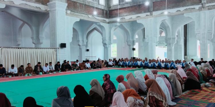 Zikir & Doa  Menyambut HUT RI Ke-78 Masjid Babussalam, Foto : Humas Dinas Syariat Islam Bener Meriah