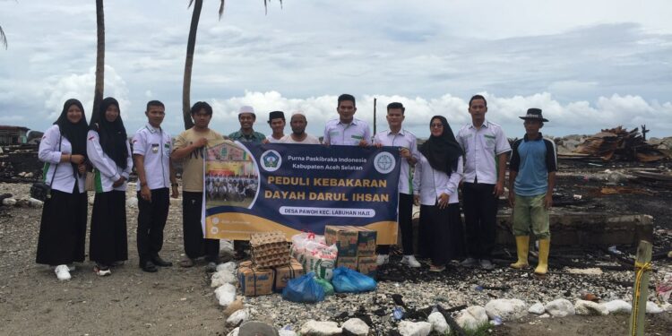 Penyerahan Donasi Korban Kebakaran Dayah Darul Ihsan Labuhan Haji oleh PPI Aceh Selatan, Photo : Humas PPI Aceh Selatan