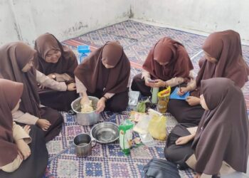 Santri Semayoen Nusantara dalam mengolah makanan, Photo : Ist