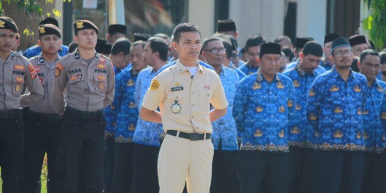 Pemimpin Upacara Azwar Ketua PPI Aceh Selatan) Upacara Memperingati Hari Sumpah Pemuda yang ke-95, Photo : Gemapers