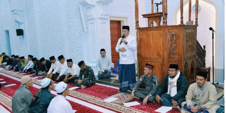 Doa dan Dzikir Bersama di Masjid Agung Babussalam, Photo : Gemapers