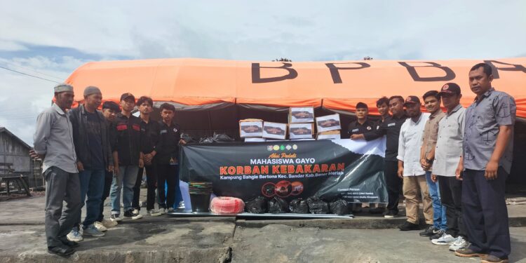 Penyerahan Bantuan oleh Perkumpulan Mahasiswa Gayo Musara Banda Aceh - Aceh Besar