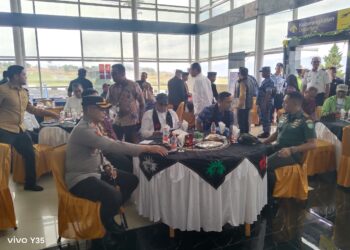 Kunjungan Pj.Gubernur Aceh dan PB FASI di Bandara Rembele, Foto Prokopim Bener Meriah