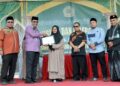 PJ Bupati Bener Meriah menyerahkan Piagam Penghargaan Penghafal Al-Qur'an, Photo : Prokopim Bener Meriah