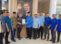 Penyerahan Surat Tugas DPP Partai Demokrat oleh Ketua DPD Demokrat Aceh Muslim, S.HI, M.M kepada Tagore AB Maju Pilkada Bener Meriah. photo : Gemapers