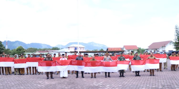 Kapolres Bener Meriah, menghadiri Acara Launching Pembagian Bendera Merah Putih, Photo : Humas Polres Bener Meriah