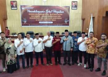 Calon Bupati Bener Meriah Menandatangani ketersediaan menjalankan butir-butir MoU Helsinki dan UUPA, Photo : Ist