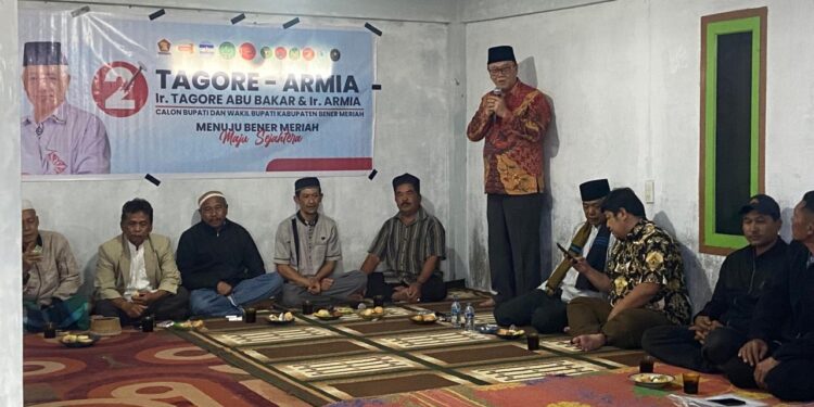 Pertemuan Ir.Tagore - Ir. Armia Bersama Masyarakat Karang Rejo,              
             Photo : gemapers