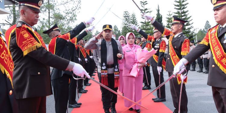 Kegiatan Tradisi Lepas Sambut Kapolres Bener Meriah, di halaman Mapolres Bener Meriah, Sabtu pagi (12/4/2025). Foto : Humas Polres Bener Meriah