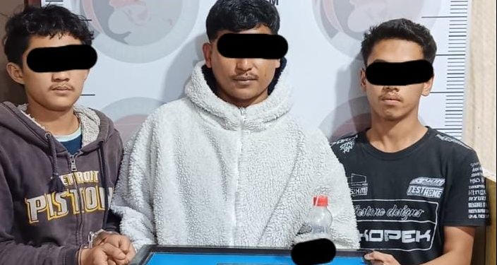 Tiga Pemuda Ditangkap Satresnarkoba Polres Bener Meriah Terkait Dugaan Kepemiliman Sabu, Selasa Malam (30/4/2025). Foto: Humas Polres Bener Meriah