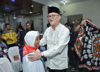Bupati Bener Meriah Ir.H.Tagore Abubakar Melepas Keberangkatan Jamaah Calon Haji, di Pendopo Bupati Bener Meriah, Minggu (18/05/2025). Foto : Prokopim Bener Meriah
