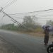 Tiang Listrik jatuh di kampung Kutekering akibat angin puting beliung, Jum'at (30/5/2025). Foto : Ist