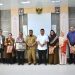 Bupati Menyerahkan Bingkisan Kepada Direktur Rumah Sakit Grandmade Lubuk Pakam. Senin (30/62025). Foto : Ist