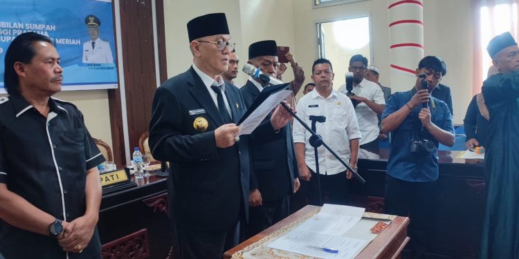 Bupati Bener Meriah, Ir. Tagore Abu Bakar melantik 13 pejabat pimpinan tinggi pratama, di ruang Setdakab Kabupaten Bener Meriah, Rabu, (16/7/2025). Foto Ist