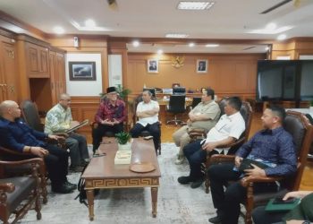 Pertemuan Bupati Bener Meriah Ir. Tagore Abubakar bersama Sekjen Kemenhut Dr.Ir.Mahfudz,M.P dan Direktur Jendral Planologi Kehutanan Ade Tri Aji Kusuma S.E., M.Si. kamis (3/7/2025) Foto : Ist