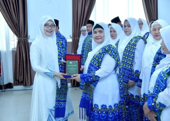 Pelantikan Hj. Dr. Puspitawati, M.Si sebagai ketua BKMT Kabupaten Bener Meriah di Aula Setdakab, Sabtu (26/7/2025). Foto : Ist
