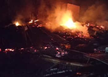 Kebakaran 3 unit rumah warga di desa Amor, kecamatan Mesidah, Kabupaten Bener Meriah Sabtu, (9/8/2025), Pukul 24.00 Wib. Foto : Ist