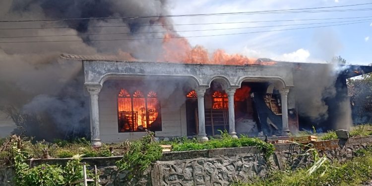 kejadian kebkaran di Pondok baru, kecamatan Bandar, kabupaten Bener Meriah, Senin (25/8/2025). Foto : gemapers