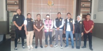Penyerahan tersangka kasus korupsi ke kejaksaan oleh Polres Bener Meriah , Rabu (17/9/2025). Foto : Humas Polres Bener Meriah
