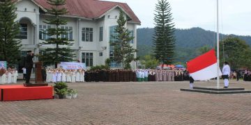 Proses upacara memperingati Hari Santri Nasional tahun 2025 di lapangan setdakab kabupaten bener meriah, Rabu (22/10/2025). Foto : Ist