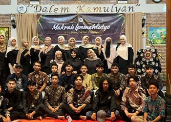 Anggota Ikatan Pemuda Mahasiswa Lut Tawar Yogyakarta (IPEMAHLUTYO) dalam acara silaturahmi dan penyambutan mahasiswa baru di Villa Dalem Kamulyan, Kabupaten Sleman Yogyakarta, Minggu (26/10/2025) Foto : Humas Ipemahlutyo