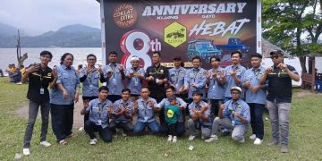 Pengurus Komunitas KITOGA merayakan hari jadi ke-8 di Horras Home Stay Takengon, minggu (26/10/2025). Foto : Kitoga
