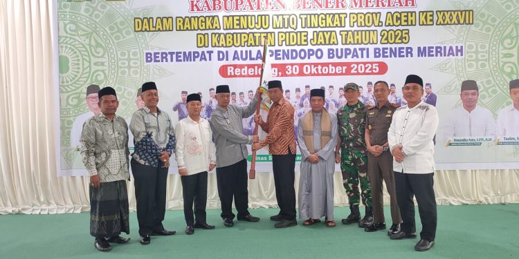 Pelepasan kafilah kabupaten Bener Meriah MTQ ke-37 tingkat Provinsi di Pidie jaya oleh wakil bupati Ir. Armia di aula pendopo bupati, kamis (30/10/2025). Foto : Ist