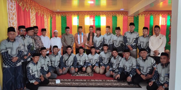 Kafilah Kabupaten Bener Meriah tiba di Kabupaten Pidie Jaya, Kamis (30/10/2025). Foto : Ist