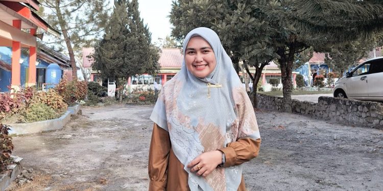 Defiani Rizki, S.Pd Guru SMA Negeri 2 Pintu Rime Gayo, Kabupaten Bener Meriah. Foto : Dok Pribadi