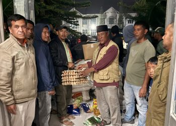 Penyerahan bantuan sembako Pemda Bener Meriah, minggu (14/12/2025). Foto : Ist