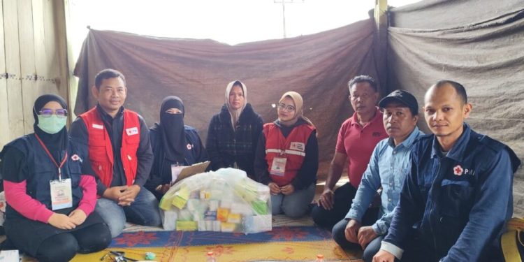 PMI Bener Meriah di Camp Pengungsian Masyarakat Permata, Kampung Seni Antara. Foto : Ist