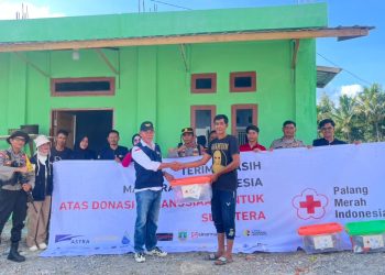 PMI Bener Meriah saat menyalurkan bantuan kepada masyarakat di beberapa desa di Kec.Timang Gajah. Foto: Doc PMI