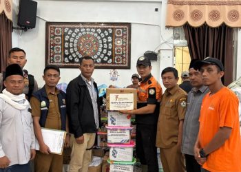 BAZNAS RI didampingi Baitul Mal Bener Meriah saat Penyerahan bantuan Logistik kepada masyarakat korban bencana, Rabu (31/12/2025). Foto : Doc Baitul Mal BM