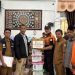 BAZNAS RI didampingi Baitul Mal Bener Meriah saat Penyerahan bantuan Logistik kepada masyarakat korban bencana, Rabu (31/12/2025). Foto : Doc Baitul Mal BM