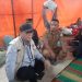 Bupati Tagore saat mengunjungi masayarakat di pengungsian, Foto : Ist