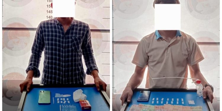 Dua pemuda dan barang bukti sabu saat diamankan di Polres Bener Meriah. Minggu (18/1/2026). Foto: Humas Polres BM