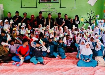 PMI Bener Meriah, saat bersama anak-anak Sekolah Dasar di lampahan, Kamis (8/1/2026). Foto : Doc PMI BM