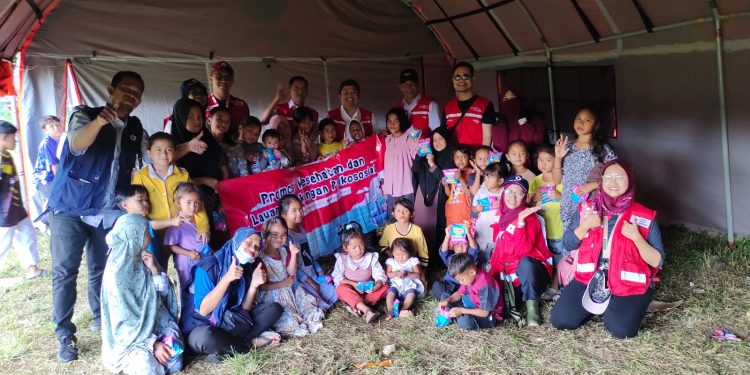 PMI Kabupaten Bener Meriah dan PMI DKI Jakarta saat menggelar aksi layanan kesehatan. Foto : Doc PMI BM