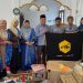 Ibu Wakil Bupati Dr. Hj. Puspitawati, Ketua Kitoga Yusra Alfata besera pengurus BKMT kabupaten saat salurkan bantuan di Tembolon, minggu (11/1/2026), Foto: Ist