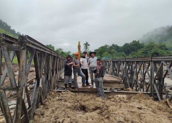 Relawan TAGAR saat merampungkan Jembatan Kanis, kecamatan Mesidah. Selasa (13/1/2026). Foto:Ist