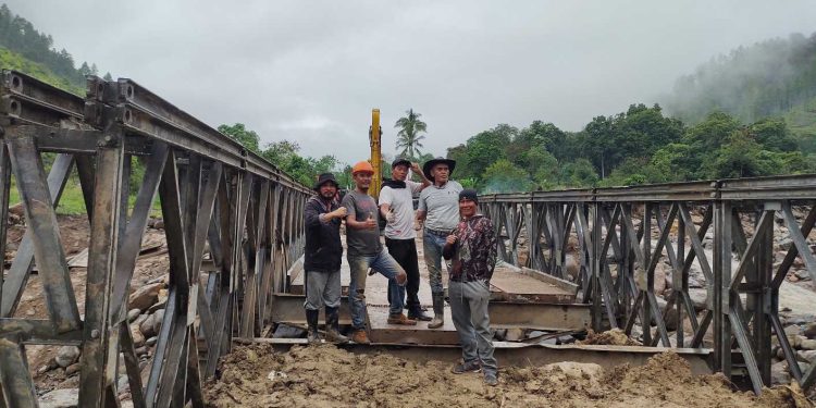 Relawan TAGAR saat merampungkan Jembatan Kanis, kecamatan Mesidah. Selasa (13/1/2026). Foto:Ist