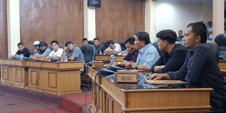 Suasana audensi mengenai kenaikan harga material galian C di ruang rapat DPRK Bener Meriah, Selasa ( 13/1/2026). Foto : Ist