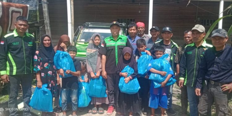 Anggota RAPI saat menyalurkan bantuan kepada masyarakat di kecamatan Siah Utama Bener Meriah, Rabu (15/1/2026). Foto: Doc RAPI