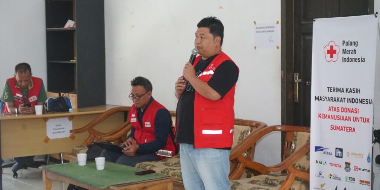 Ketua PMI Bener Meriah, dr. Jawahir Syahputra, M.K.M, saat dalam kegiatan Orientasi Kepalangmerahan bagi pengurus, staf, dan relawan di Markas PMI Bener Meriah pada Minggu (18/1). Foto: Doc PMI BM