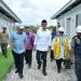 Sekda Bener Meriah Riswandika Putra, S.STP., M.AP, saat dampingi Menteri PU Ir. Dody Hanggodo, M.PE, beserta rombongan meninjau lokasi Hunian Sementara di Kampung Tunyang, Jum'at (06/2/2026). Foto: Doc Prokopim BM