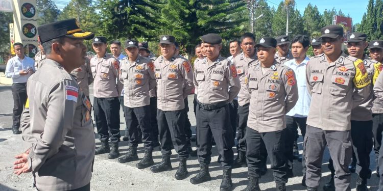 Pengarahan Kapolres Bener Meriah, AKBP Aris Cai Dwi Susanto  sebelum pengecekan tes urin, Senin (23/2/2026). Foto: Humas Polres BM