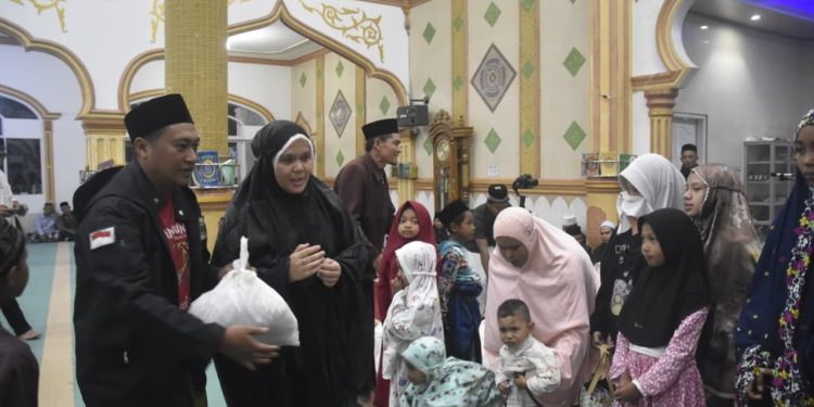 Ketua Majelis Pendidikan Daerah (MPD) Kabupaten Bener Meriah, Rahmiati Tagore Putri, S.Psi., M.Psi, saat kegiatan safari ramadhan di mesjid Al Falah Pondok Baru, Selasa (24/2/2026). Foto Ist