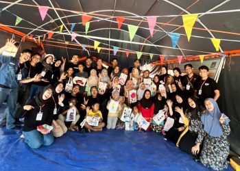 Organisasi Mahasiswa IPEMAHLUTYO bersama anak-anak korban banjir dan longsor di desa Reje Payung, Kec Linge, Aceh Tengah, Foto: Humas IPEMAHLUTYO